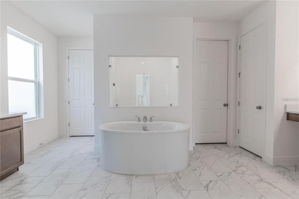 For Rent: $4,400 (5 beds, 3 baths, 3800 Square Feet)