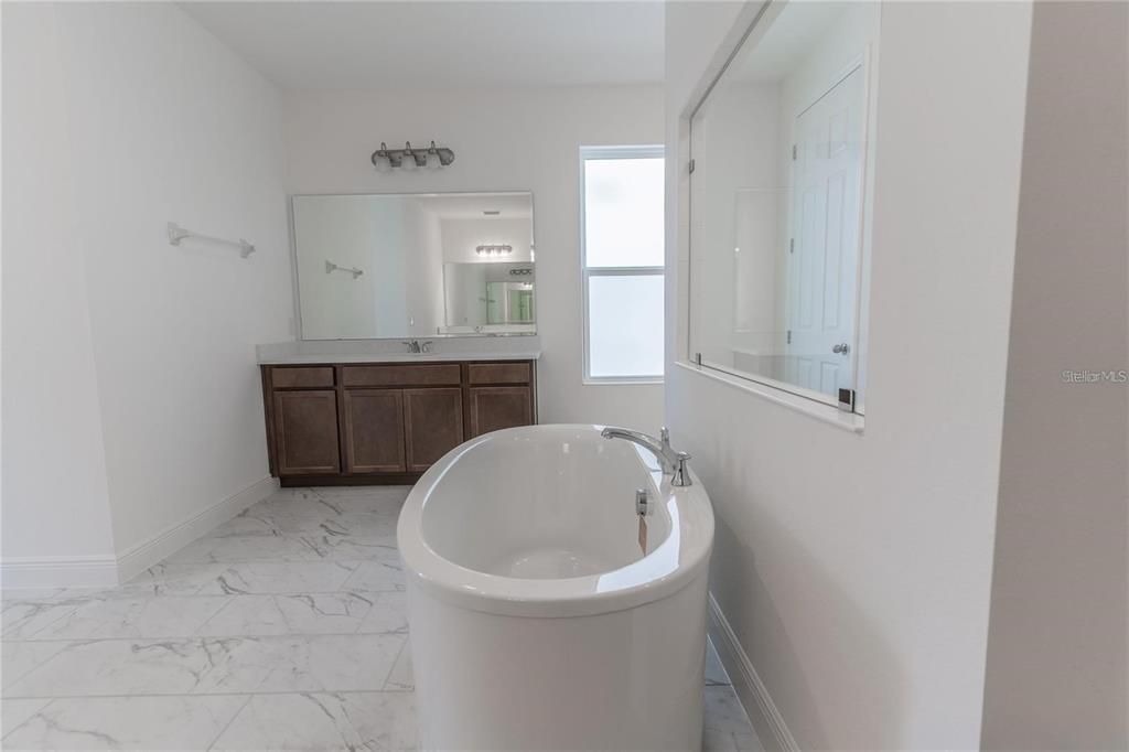 For Rent: $4,400 (5 beds, 3 baths, 3800 Square Feet)