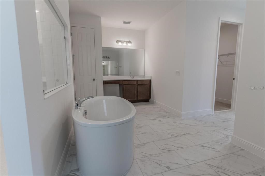 For Rent: $4,400 (5 beds, 3 baths, 3800 Square Feet)