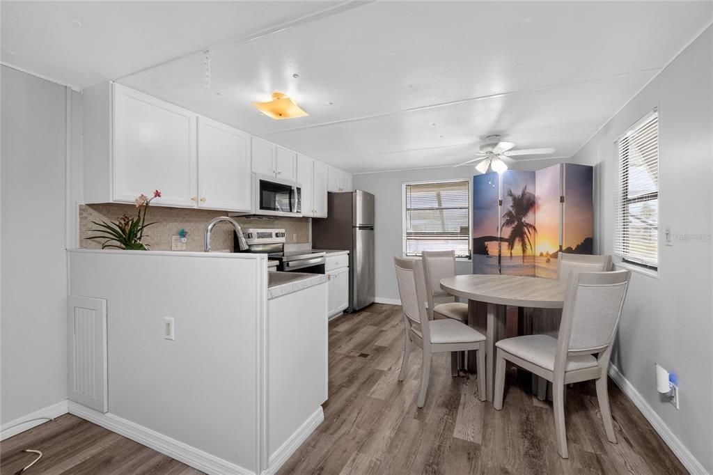 For Sale: $113,500 (2 beds, 1 baths, 624 Square Feet)
