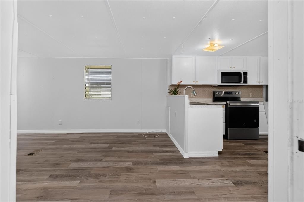 For Sale: $113,500 (2 beds, 1 baths, 624 Square Feet)