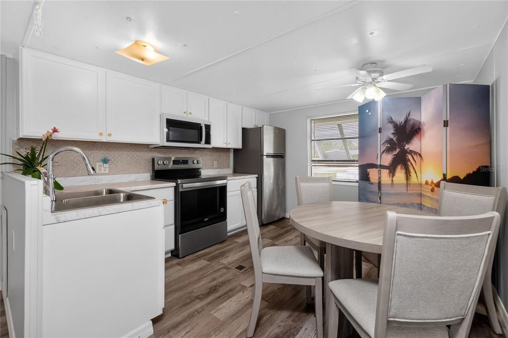 For Sale: $113,500 (2 beds, 1 baths, 624 Square Feet)