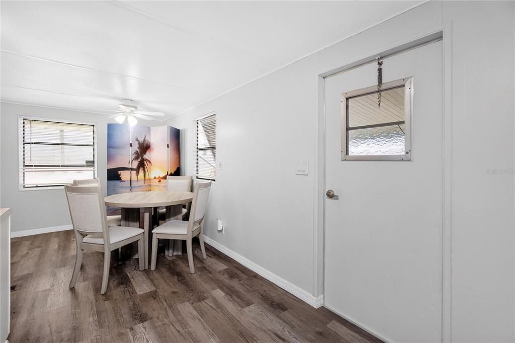 For Sale: $113,500 (2 beds, 1 baths, 624 Square Feet)