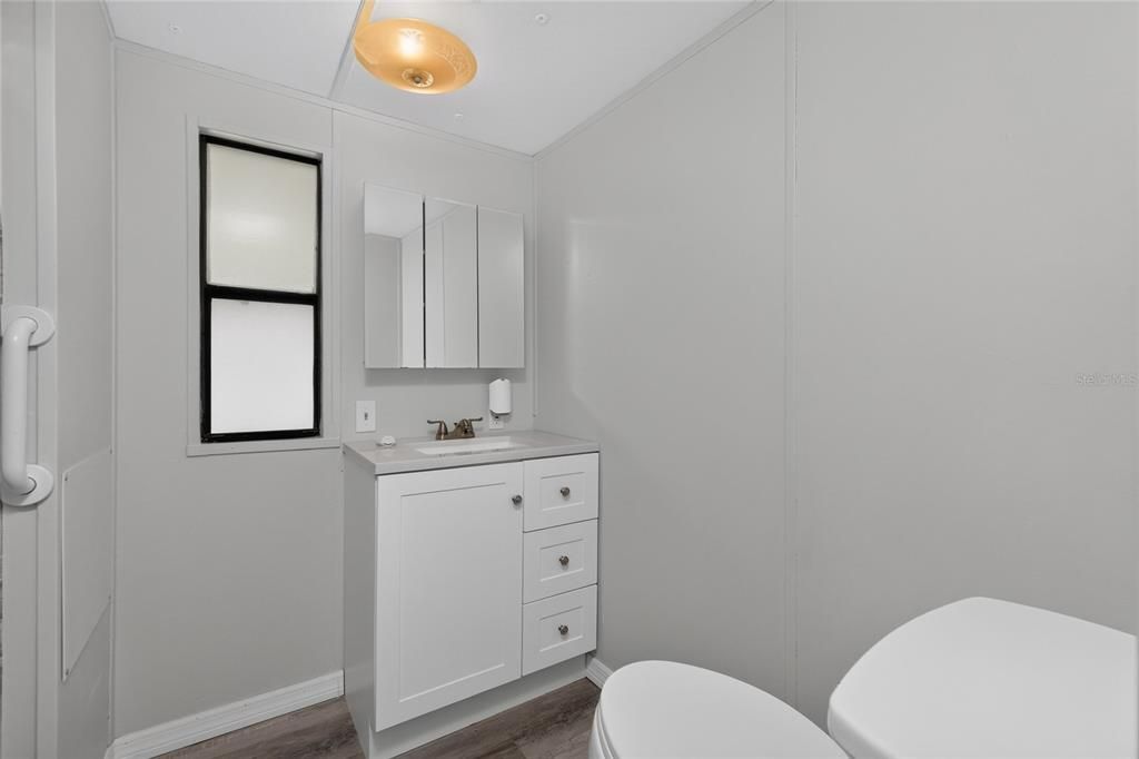 For Sale: $113,500 (2 beds, 1 baths, 624 Square Feet)