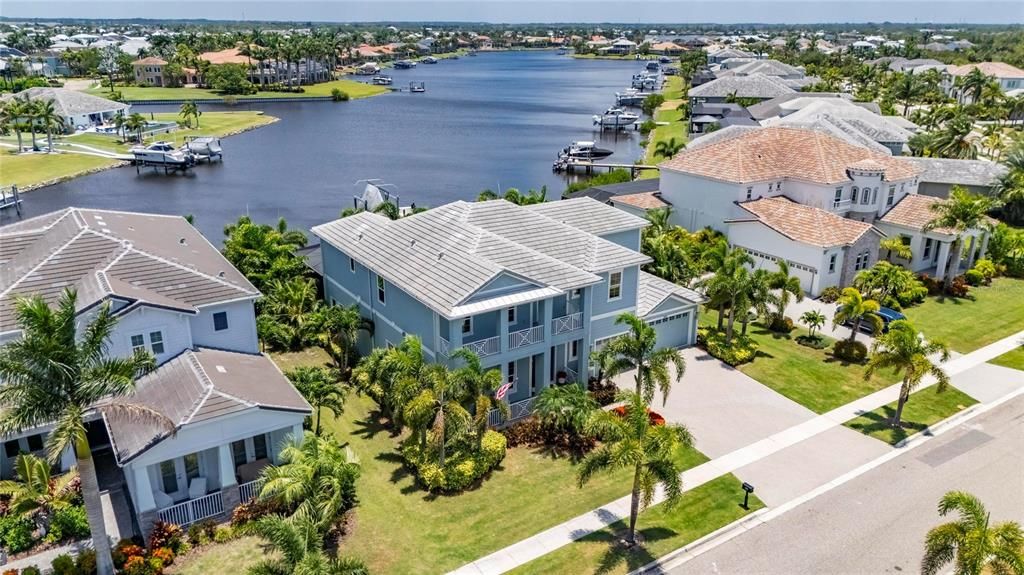 For Sale: $2,400,000 (5 beds, 4 baths, 4830 Square Feet)