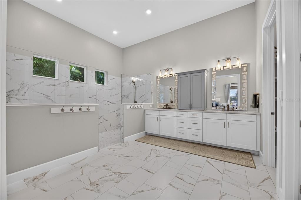For Sale: $2,400,000 (5 beds, 4 baths, 4830 Square Feet)
