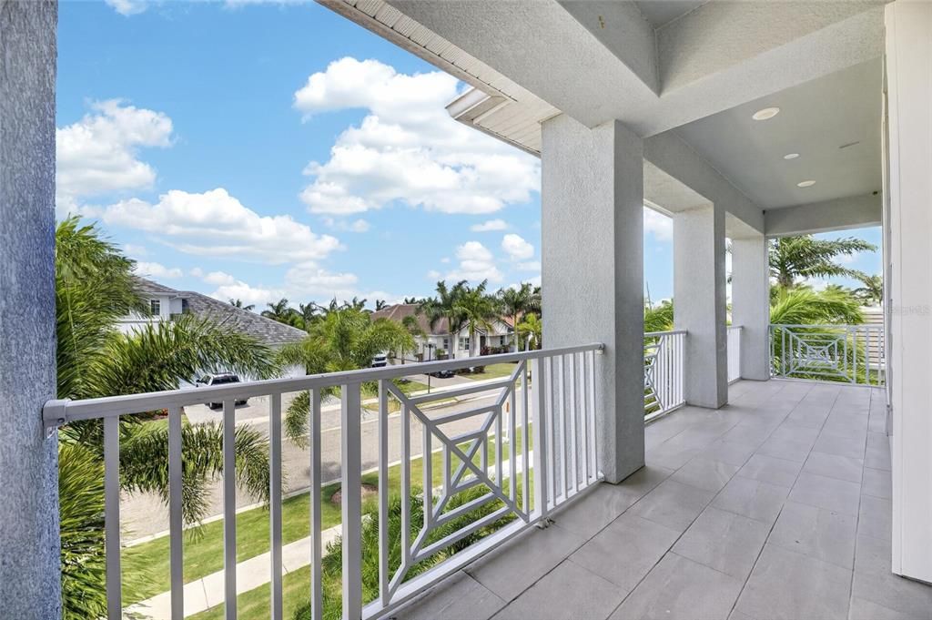 For Sale: $2,400,000 (5 beds, 4 baths, 4830 Square Feet)