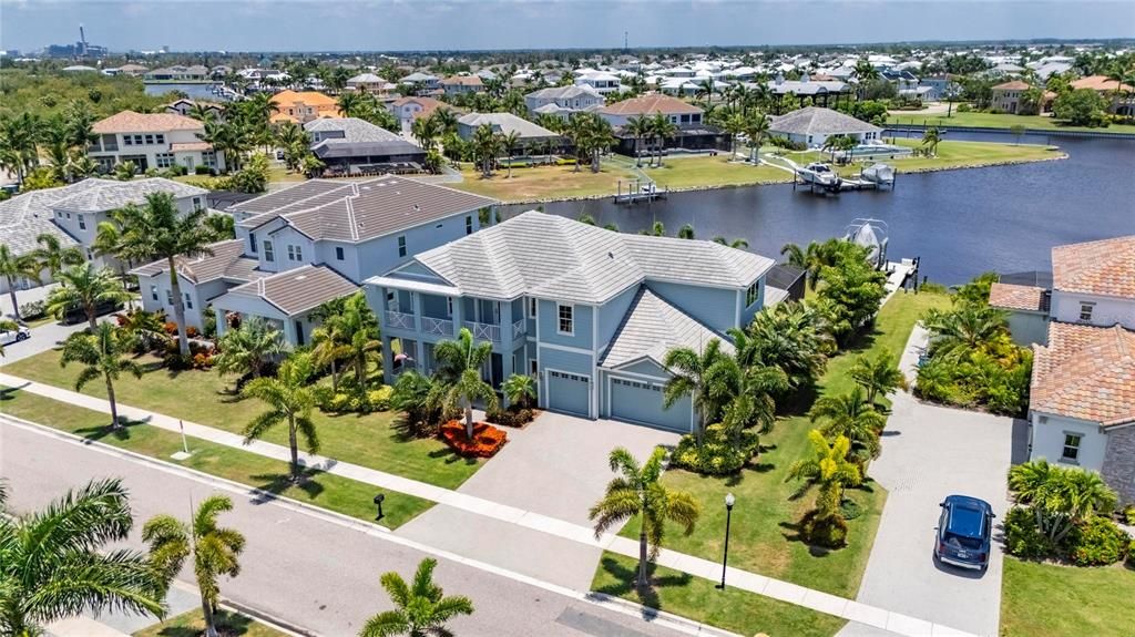 For Sale: $2,400,000 (5 beds, 4 baths, 4830 Square Feet)