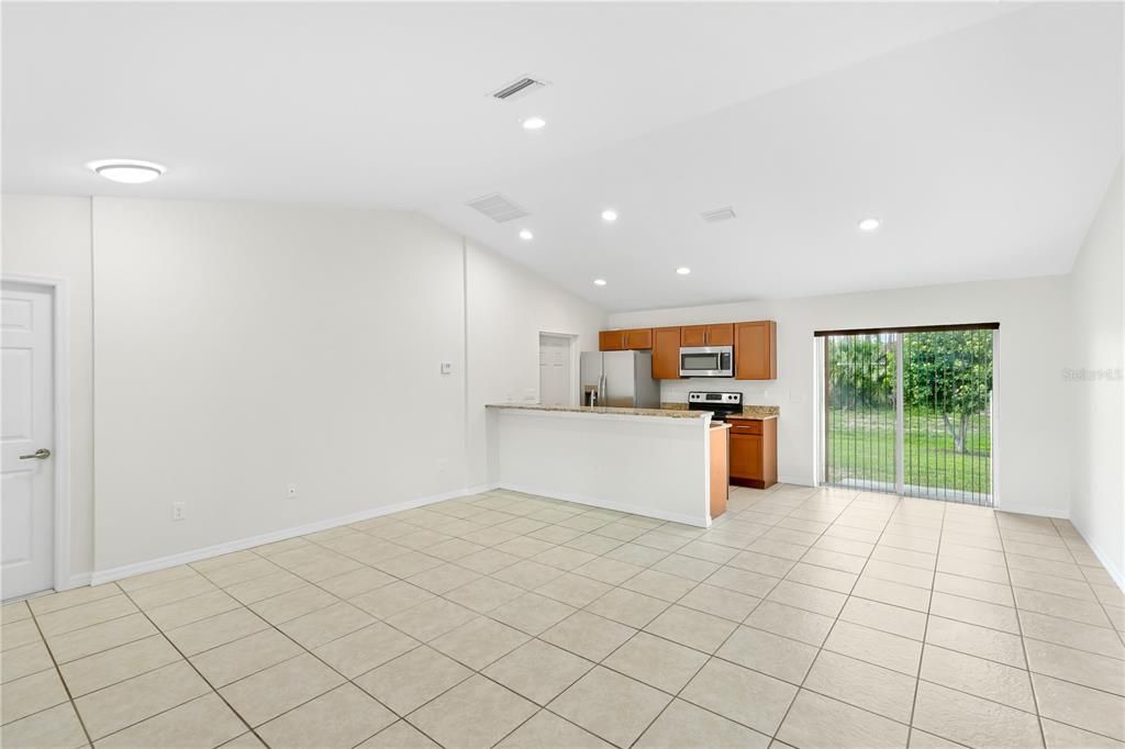 En Venta: $295,000 (3 camas, 2 baños, 1170 Pies cuadrados)