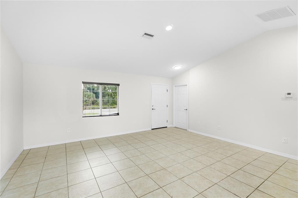 En Venta: $295,000 (3 camas, 2 baños, 1170 Pies cuadrados)