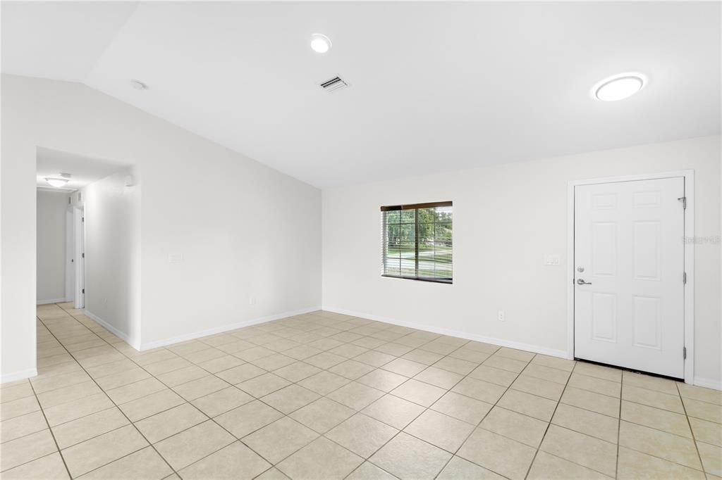 En Venta: $295,000 (3 camas, 2 baños, 1170 Pies cuadrados)
