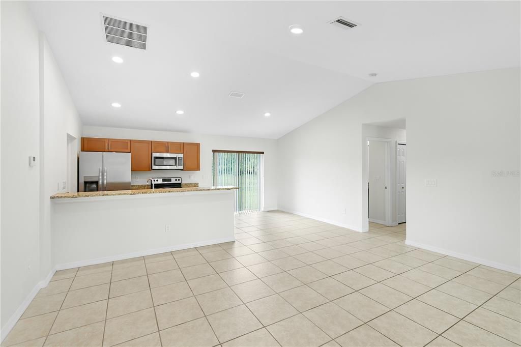 En Venta: $295,000 (3 camas, 2 baños, 1170 Pies cuadrados)