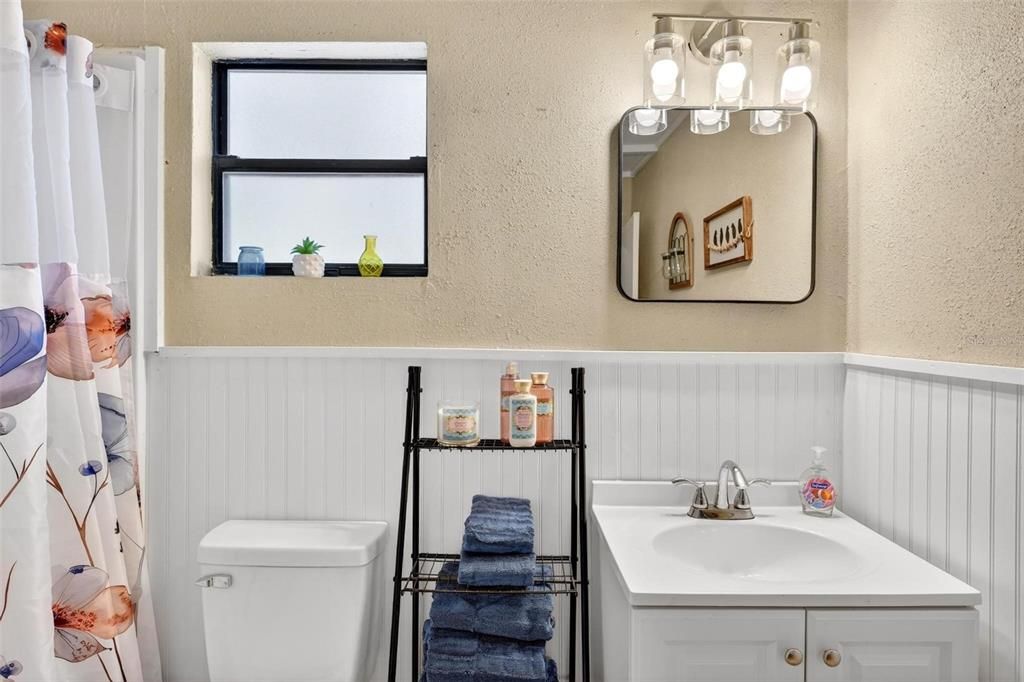 For Sale: $228,000 (2 beds, 2 baths, 949 Square Feet)
