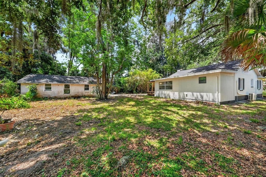 For Sale: $228,000 (2 beds, 2 baths, 949 Square Feet)