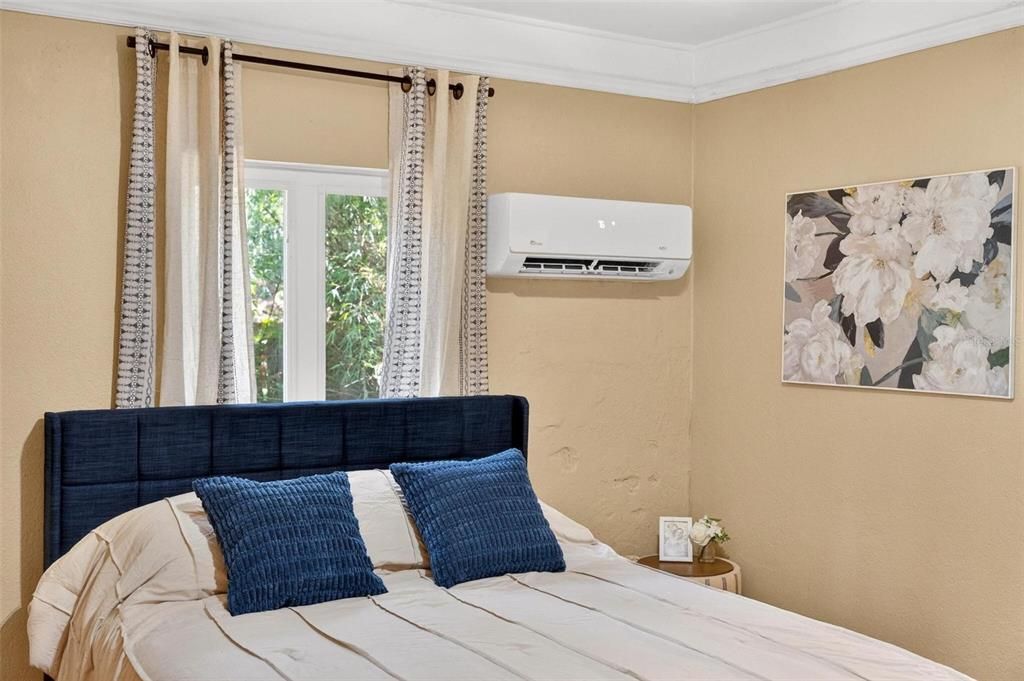 For Sale: $228,000 (2 beds, 2 baths, 949 Square Feet)