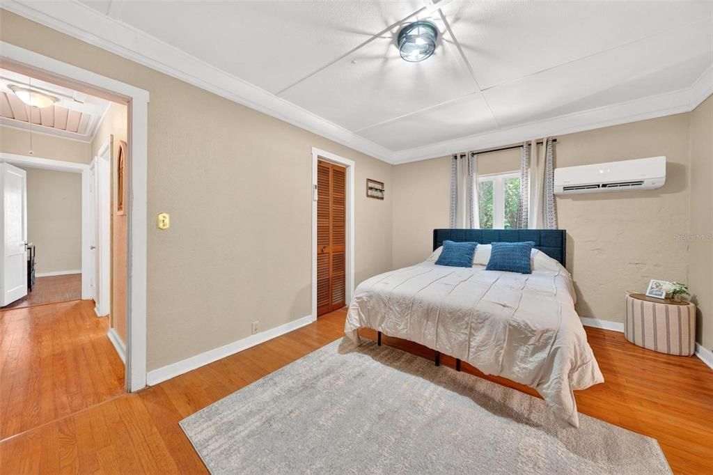 For Sale: $228,000 (2 beds, 2 baths, 949 Square Feet)