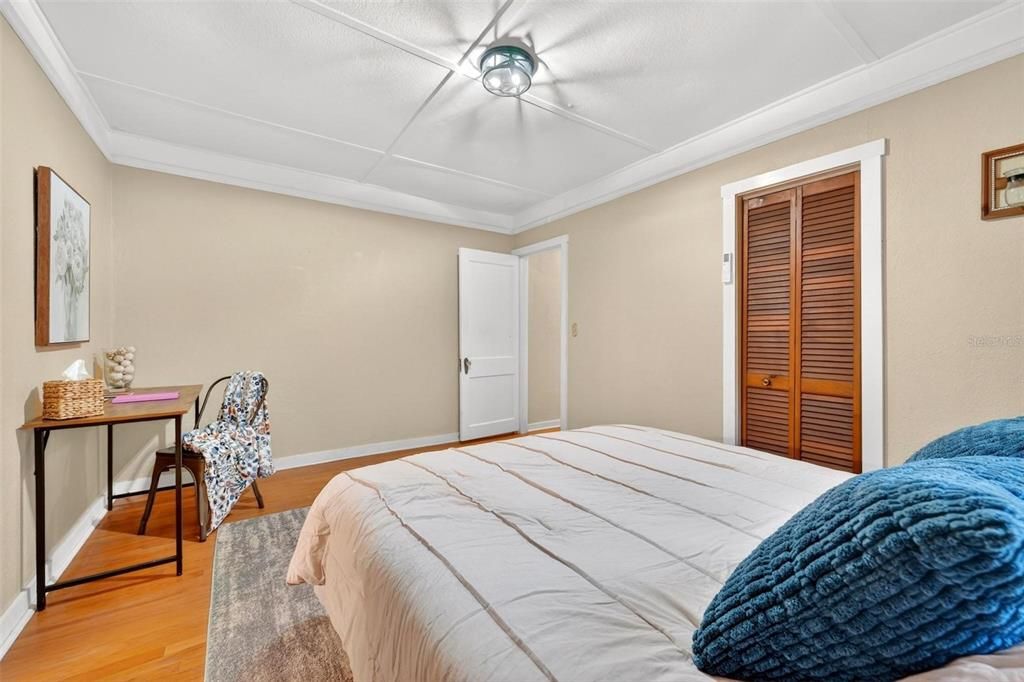 For Sale: $228,000 (2 beds, 2 baths, 949 Square Feet)