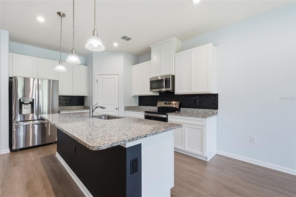 For Rent: $3,250 (4 beds, 3 baths, 2356 Square Feet)