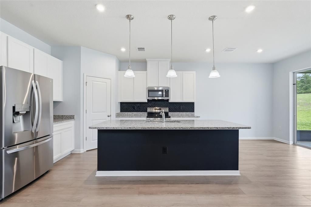 For Rent: $3,250 (4 beds, 3 baths, 2356 Square Feet)