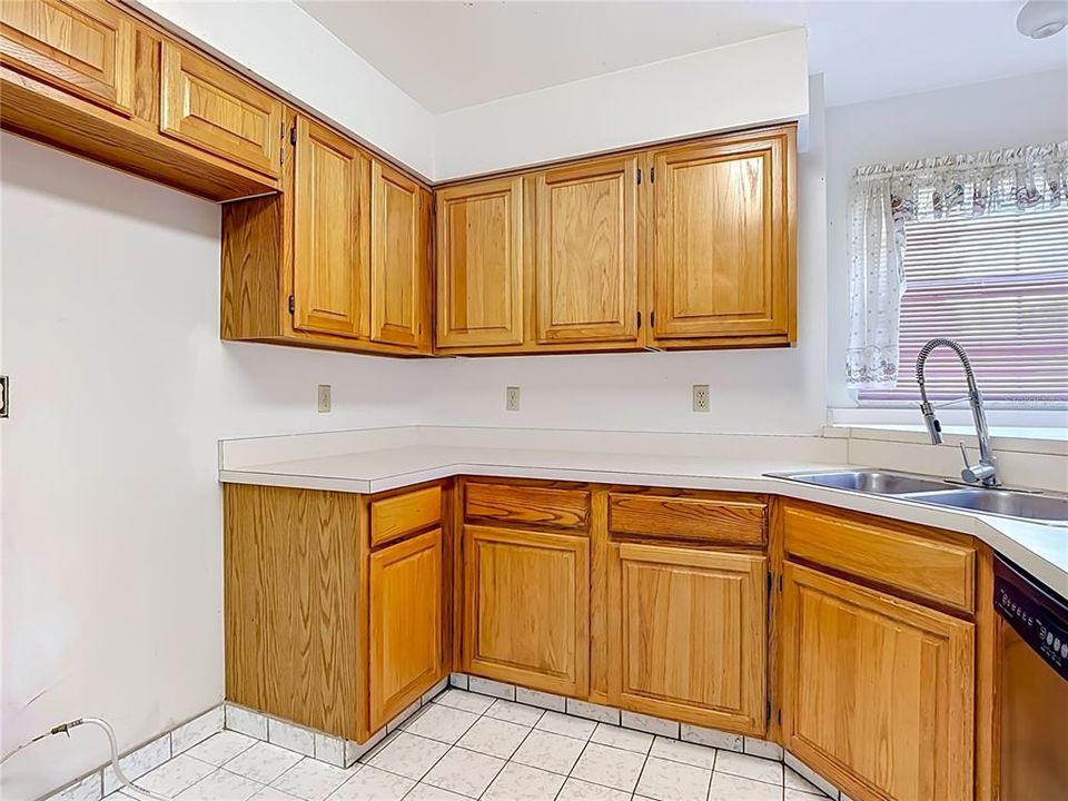 На продажу: $275,000 (3 спален, 2 ванн, 1289 Квадратных фут)