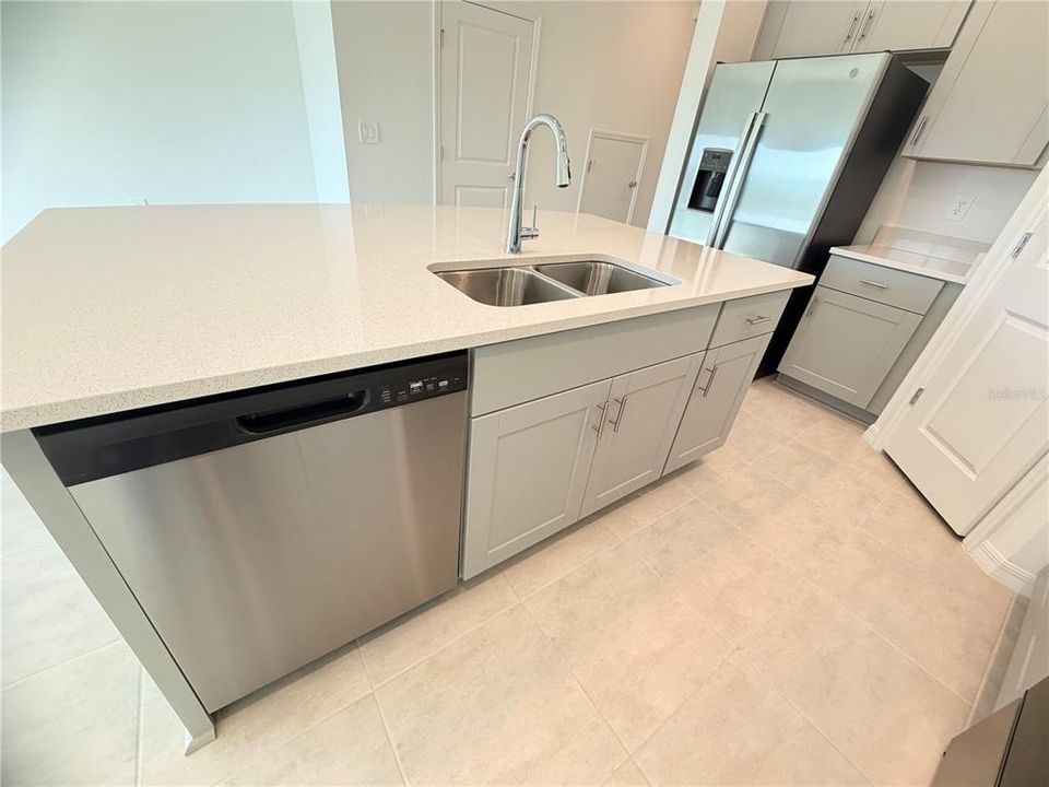 В аренду: $2,000 (3 спален, 2 ванн, 1407 Квадратных фут)