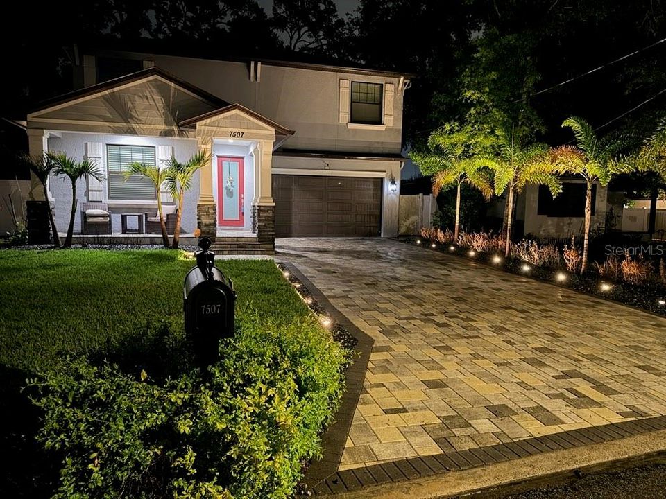 Activo con contrato: $724,900 (4 camas, 3 baños, 2518 Pies cuadrados)