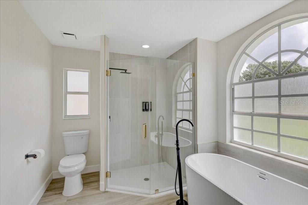 For Sale: $399,900 (3 beds, 2 baths, 1895 Square Feet)