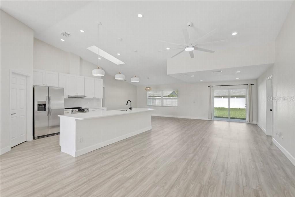 For Sale: $399,900 (3 beds, 2 baths, 1895 Square Feet)