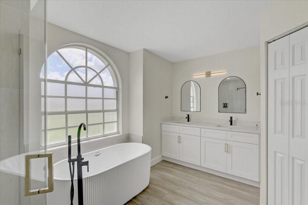 For Sale: $399,900 (3 beds, 2 baths, 1895 Square Feet)