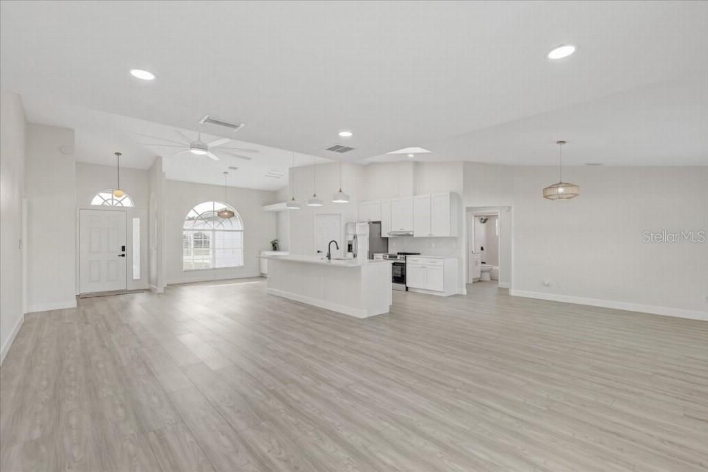 For Sale: $399,900 (3 beds, 2 baths, 1895 Square Feet)