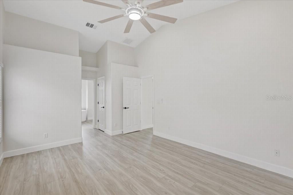 For Sale: $399,900 (3 beds, 2 baths, 1895 Square Feet)