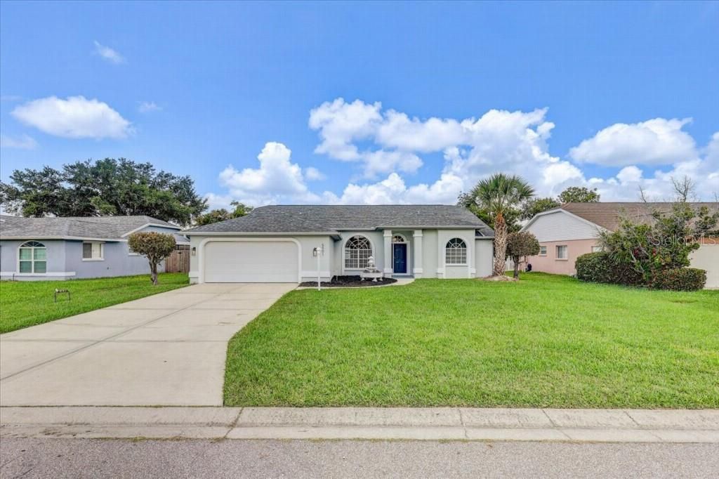 For Sale: $399,900 (3 beds, 2 baths, 1895 Square Feet)