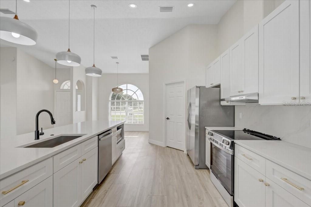 For Sale: $399,900 (3 beds, 2 baths, 1895 Square Feet)
