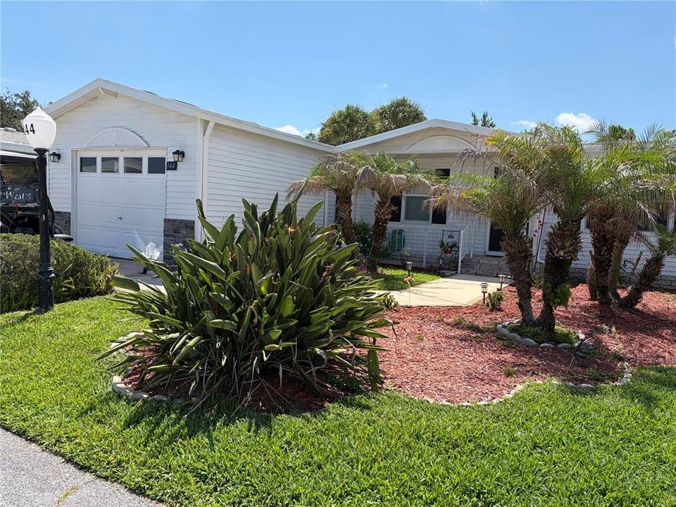 For Sale: $179,900 (2 beds, 2 baths, 1066 Square Feet)