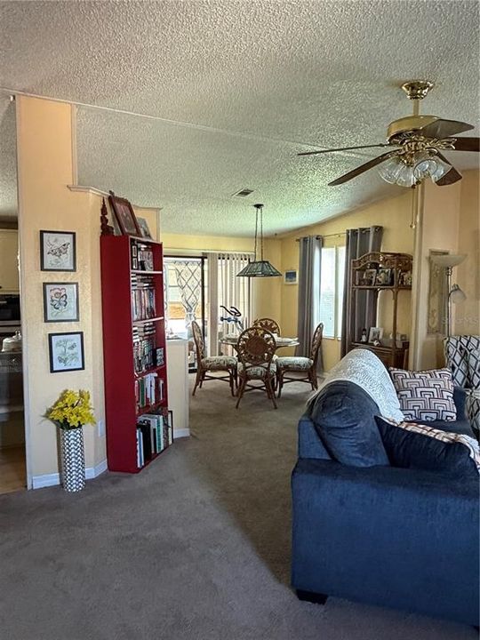 For Sale: $179,900 (2 beds, 2 baths, 1066 Square Feet)