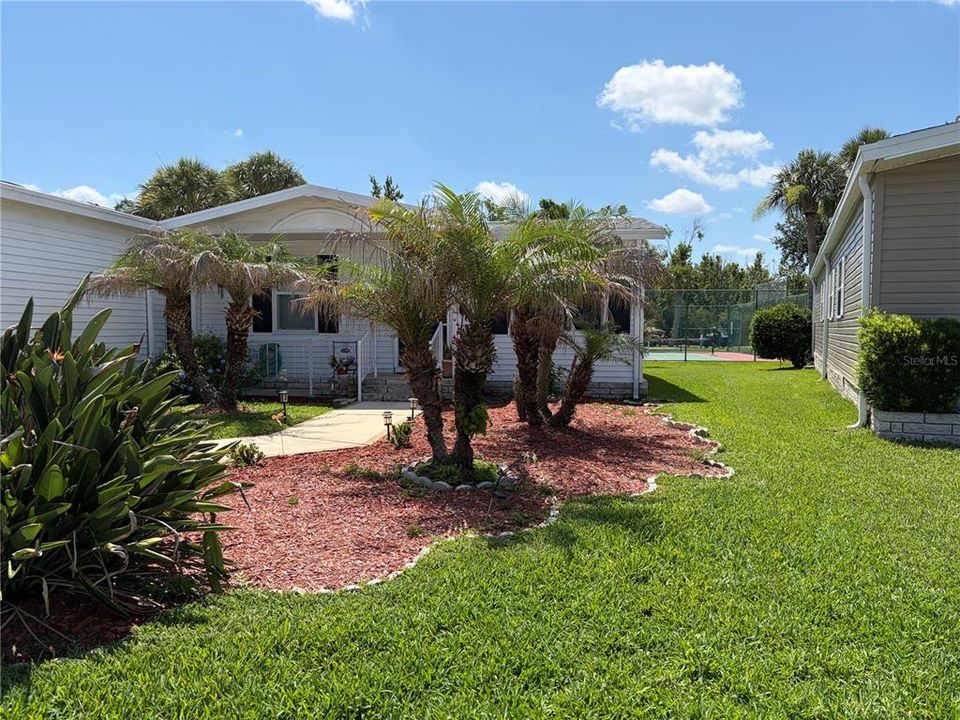 For Sale: $179,900 (2 beds, 2 baths, 1066 Square Feet)
