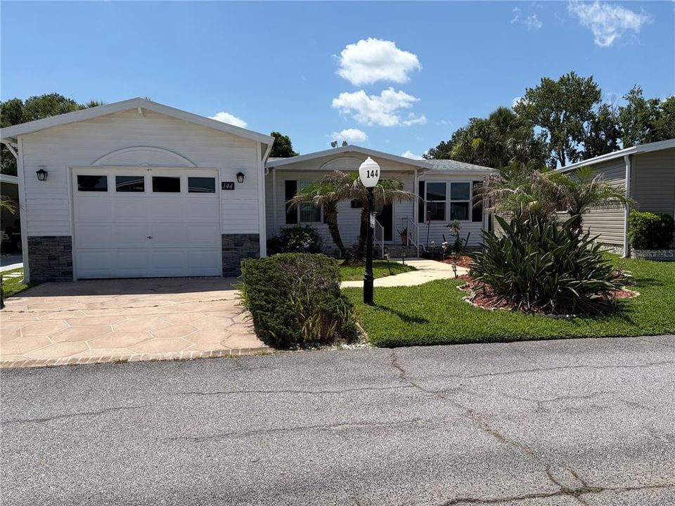 For Sale: $179,900 (2 beds, 2 baths, 1066 Square Feet)