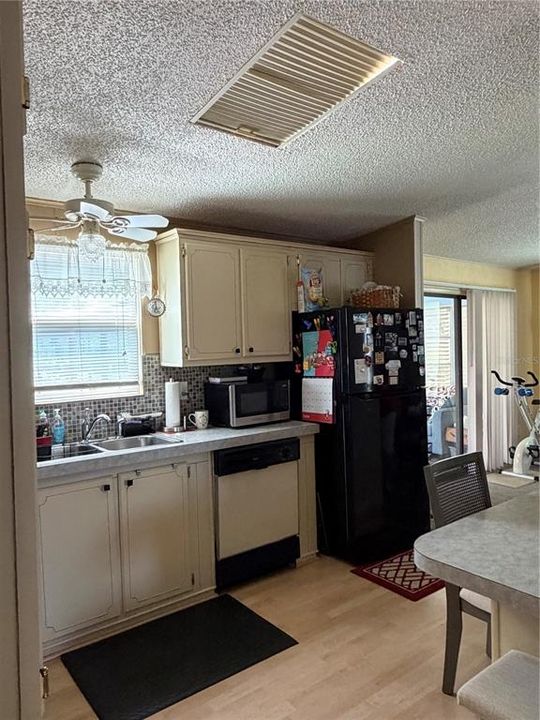 For Sale: $179,900 (2 beds, 2 baths, 1066 Square Feet)