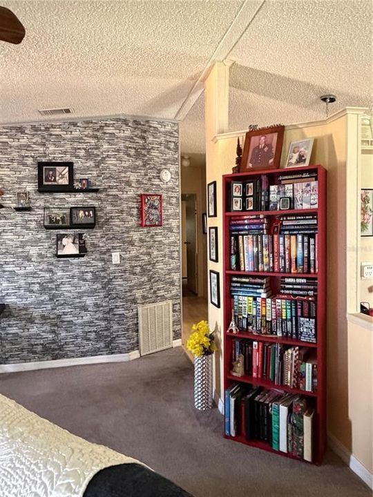 For Sale: $179,900 (2 beds, 2 baths, 1066 Square Feet)