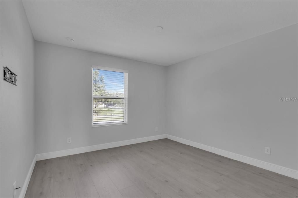 For Rent: $2,400 (4 beds, 2 baths, 1926 Square Feet)