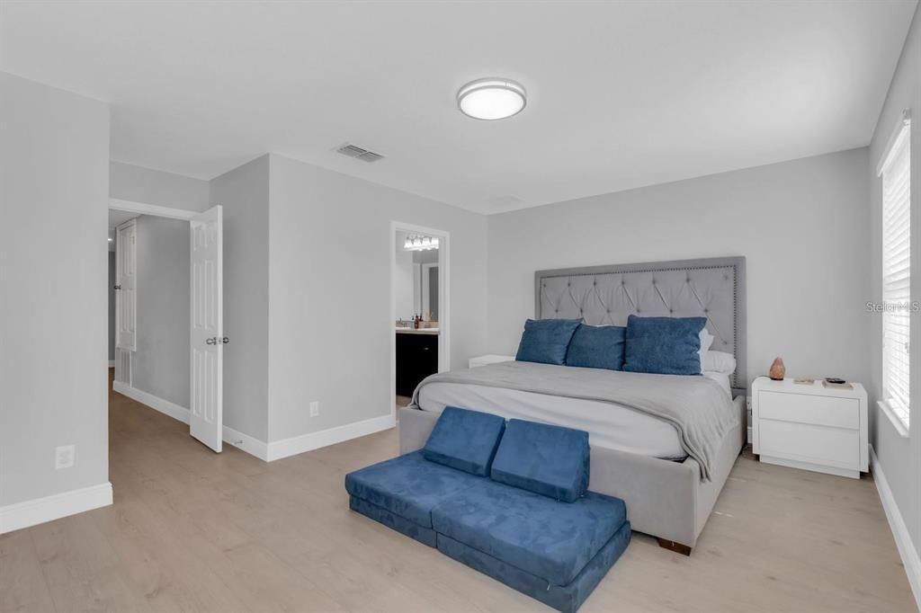 For Rent: $2,400 (4 beds, 2 baths, 1926 Square Feet)