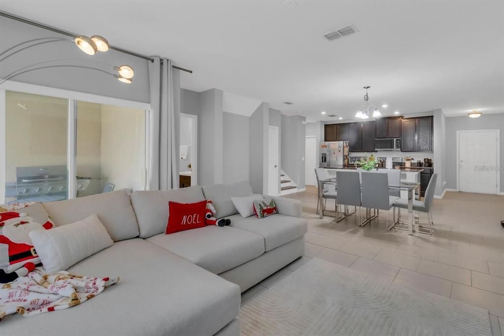 For Rent: $2,400 (4 beds, 2 baths, 1926 Square Feet)