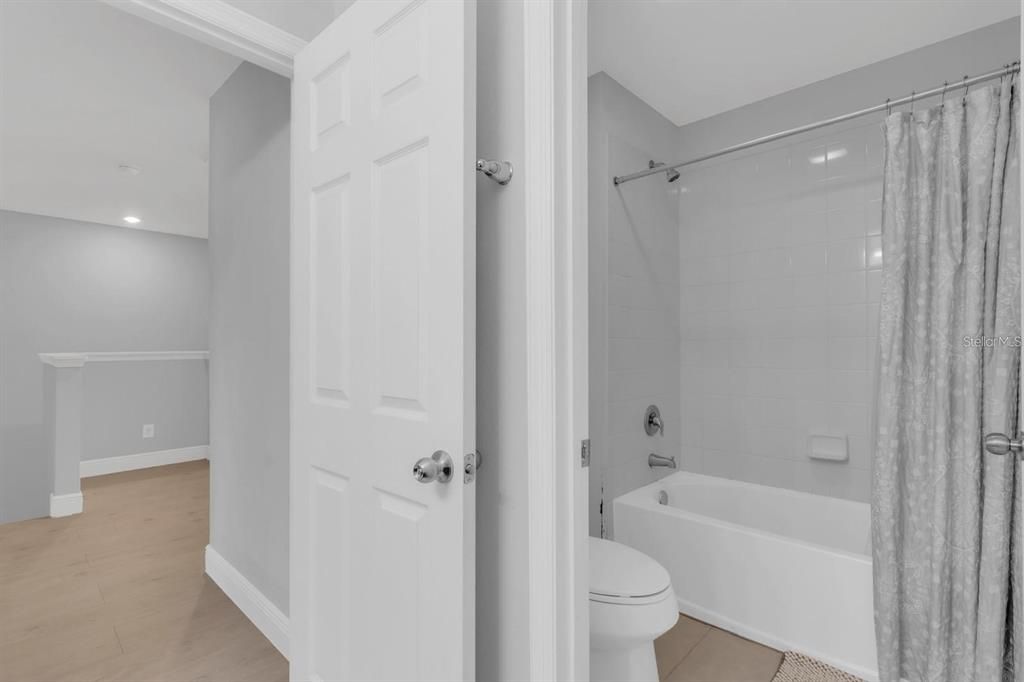 For Rent: $2,400 (4 beds, 2 baths, 1926 Square Feet)