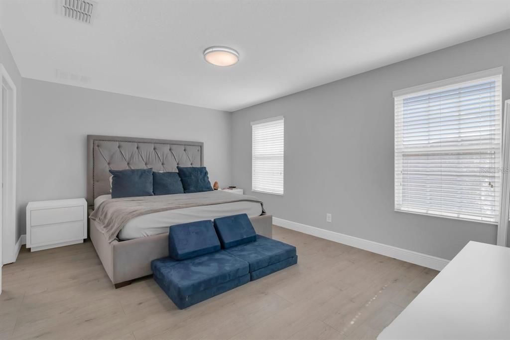 For Rent: $2,400 (4 beds, 2 baths, 1926 Square Feet)