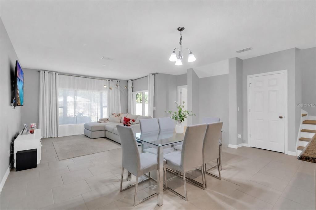 For Rent: $2,400 (4 beds, 2 baths, 1926 Square Feet)