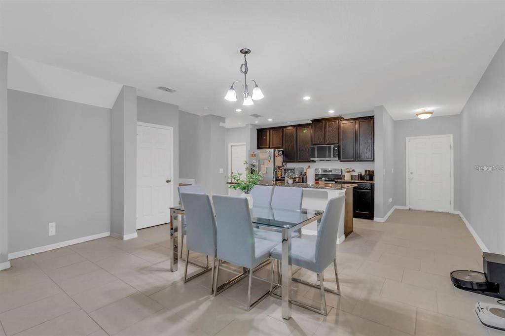 For Rent: $2,400 (4 beds, 2 baths, 1926 Square Feet)