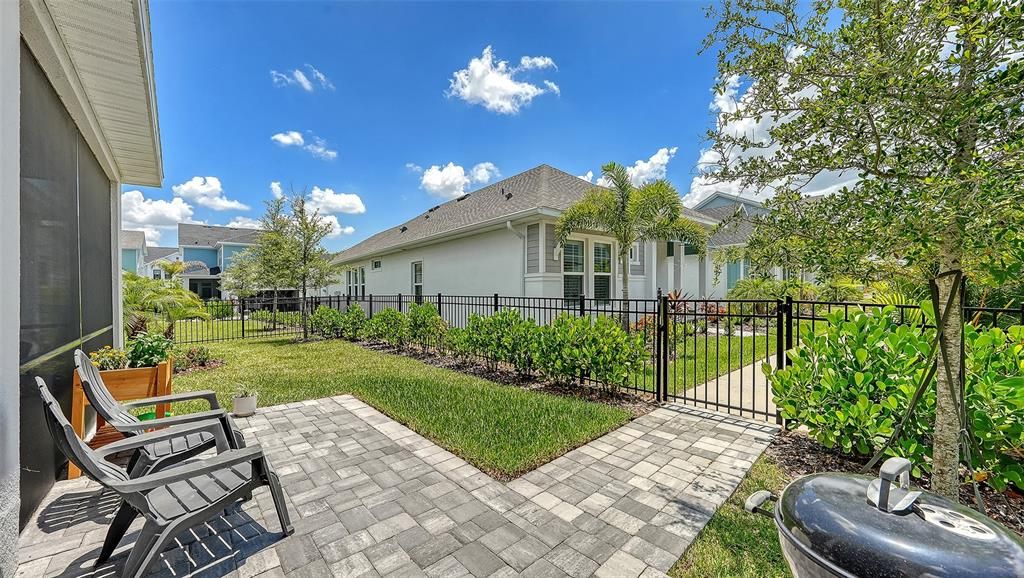 Active With Contract: $819,900 (3 beds, 2 baths, 2284 Square Feet)