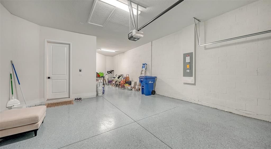 Active With Contract: $819,900 (3 beds, 2 baths, 2284 Square Feet)