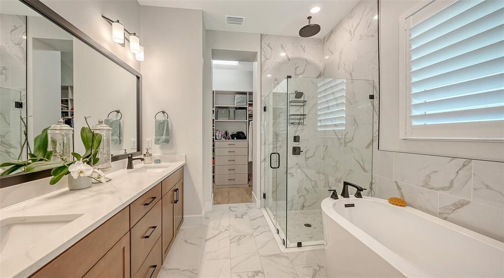 Active With Contract: $819,900 (3 beds, 2 baths, 2284 Square Feet)