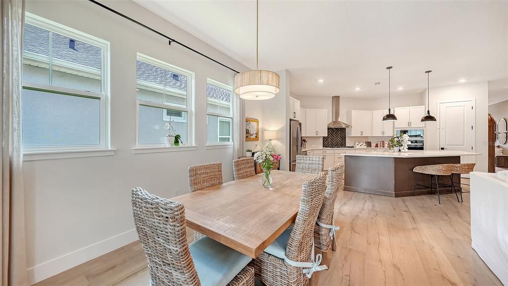 Active With Contract: $819,900 (3 beds, 2 baths, 2284 Square Feet)